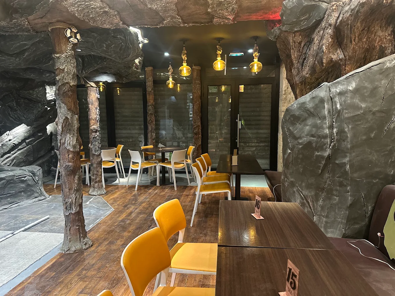 La Grotte d’Or — 9